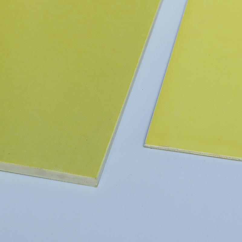 環(huán)氧樹脂板又叫絕緣板、環(huán)氧板、3240環(huán)氧板，環(huán)氧樹脂是泛指分子中含有兩個(gè)或兩個(gè)以上環(huán)氧基團(tuán)的有機(jī)高分子化合物，除個(gè)別外，它們的相對(duì)分子質(zhì)量都不高。環(huán)氧樹脂的分子結(jié)構(gòu)是以分子鏈中含有活潑的環(huán)氧基團(tuán)為其特征，環(huán)氧基團(tuán)可以位于分子鏈的末端、中間或成環(huán)狀結(jié)構(gòu)。由于分子結(jié)構(gòu)中含有活潑的環(huán)氧基團(tuán)，使它們可與多種類型的固化劑發(fā)生交聯(lián)反應(yīng)而形成不溶、不熔的具有三向網(wǎng)狀結(jié)構(gòu)的高聚物。